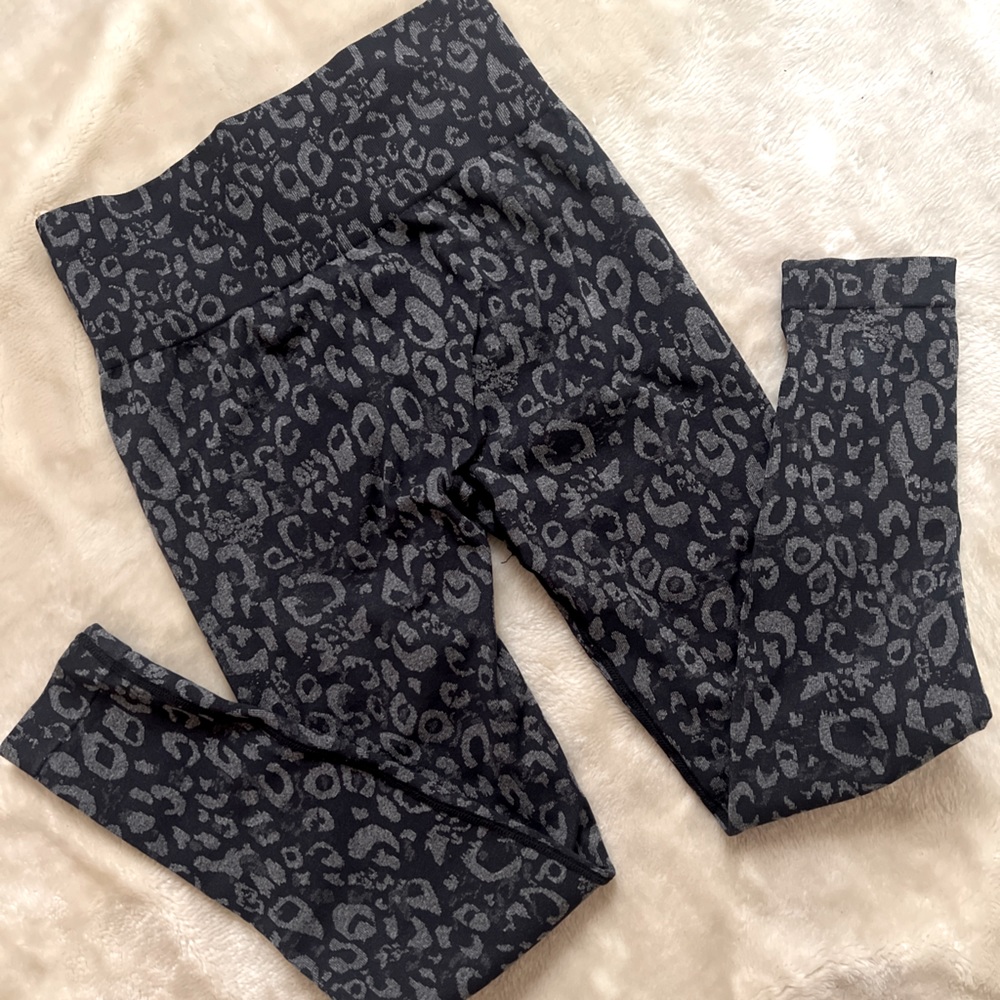 Leopard Scrunch Butt Leggings - Size L